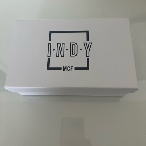 INDY - Rockaway sunglasses color: nude/blue lens, Brand new with box and case. main image 7